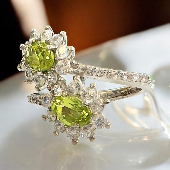 Genuine Peridot & White Topaz Sterling Silver Ring (6.25) - Picture 3 of 10